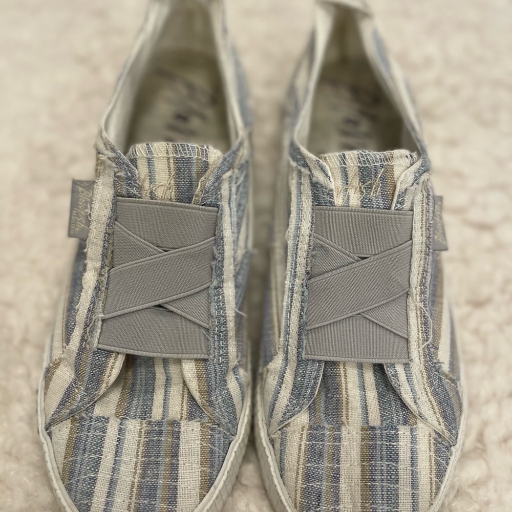 Blowfish slides size 8.5